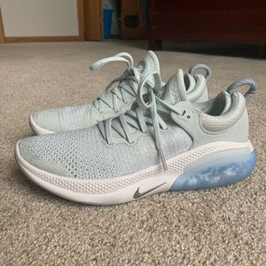 Nike Joyride Flyknit Running Sneakers